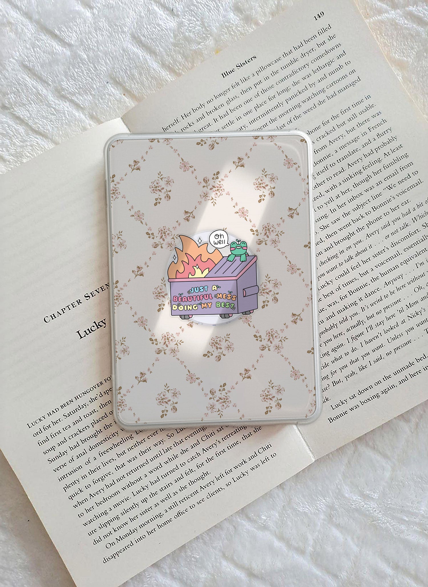 Frog Dumpster Fire magnetic phone grip, additional product photo 2